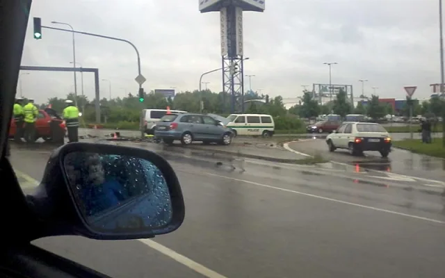 Mladá řidička BMW bojuje po nehodě o život