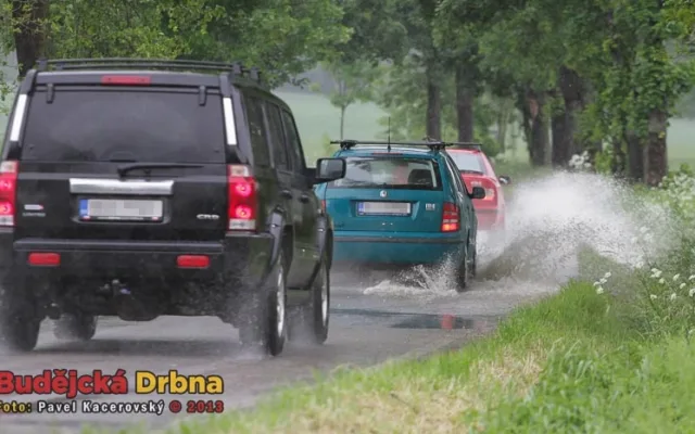 Před obědem byla silnice u Plavu ještě průjezdná