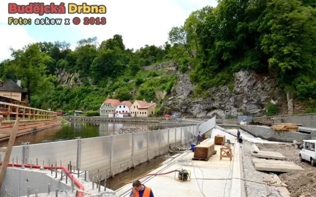 Rekonstrukce jezu Jelení lávka Český Krumlov - stavební práce finišují