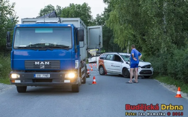 Srážka osobního automobilu s koněm v Šindlových Dvorech