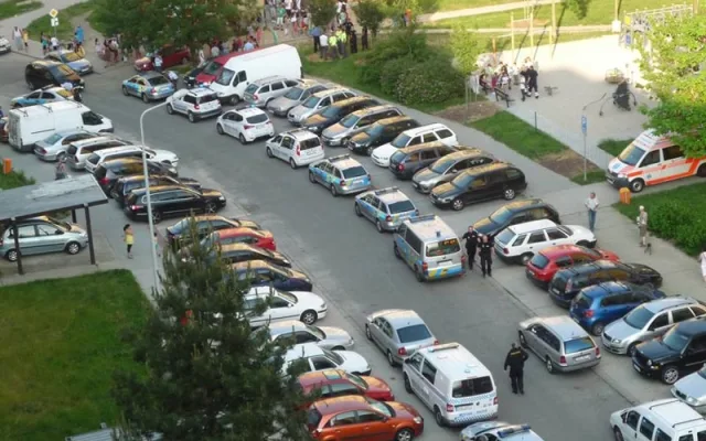Potyčka v ulici Miroslava Chlajna na sídlišti Máj