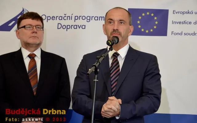 Ministr průmyslu a obchodu Martin Kuba s ministrem dopravy Zbyňkem Stanjurou