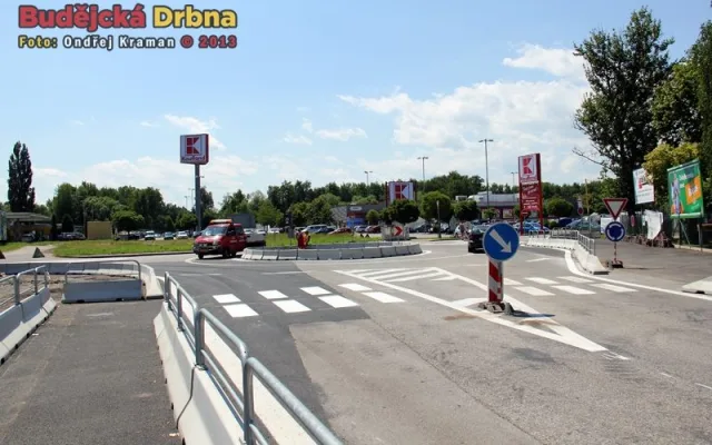 Nový kruhový objezd u Kauflandu