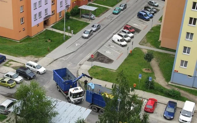 .A.S.A. odváží kontejnery z ulice V. Volfa