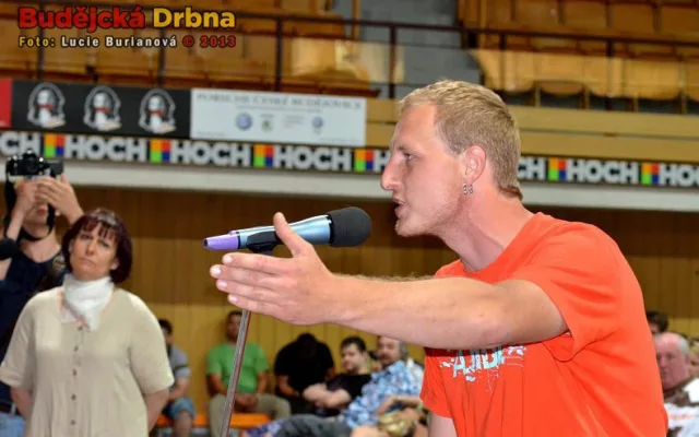 Veřejná diskuze ve Sportovní hale, Budějce 8.7.2013