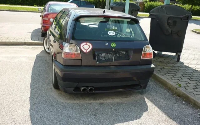 Odstavená auta na Máji