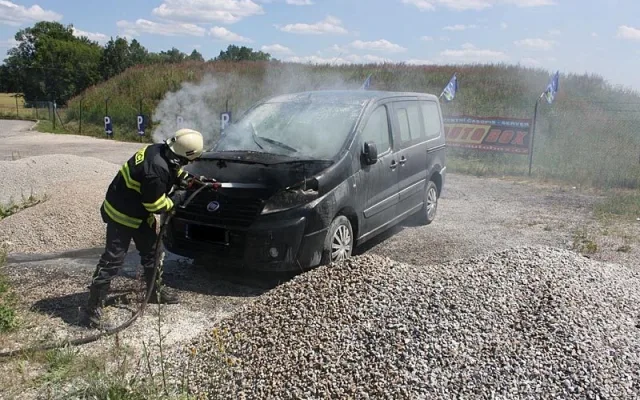 Požár Fiatu Scudo u Lišova