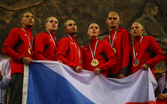 Jan Chaloupka získal s národním týmem světové zlato v disciplíně speciální přerážecí techniky