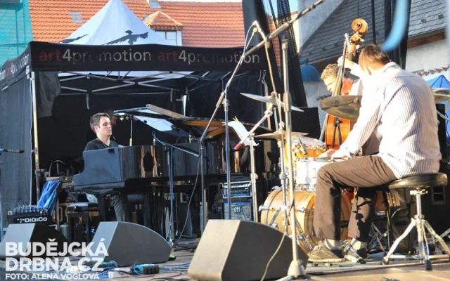 Nové Robert Balzar Trio představilo i písně z nové desky
