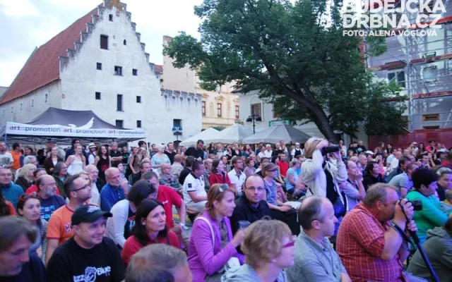 Piaristické náměstí se na hvězdu večera zaplnilo