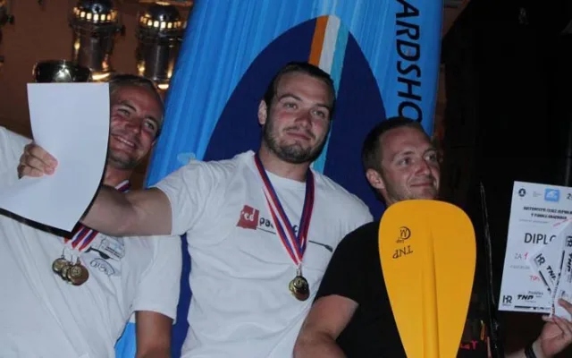 Tři nejlepší paddleboardisté v republice. Tomáš Vaněček vpravo