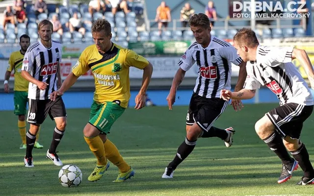 Počínání Jakuba Blažka sledují Vladimír Dobal, Filip Rýdel a Aleš Hanzlík (zleva)