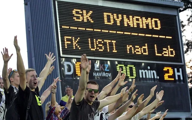 Příznivci Dynama hnali své oblíbence dopředu i za nepříznivého stavu