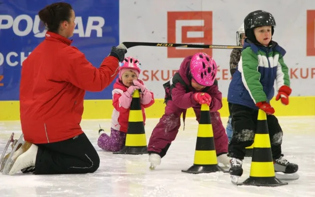 Školička bruslení v Hokejovém Centru Pouzar