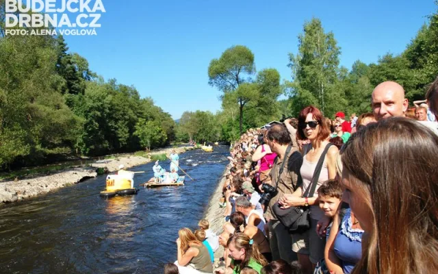 Kuriózní plavidla míří směr Rožmberk