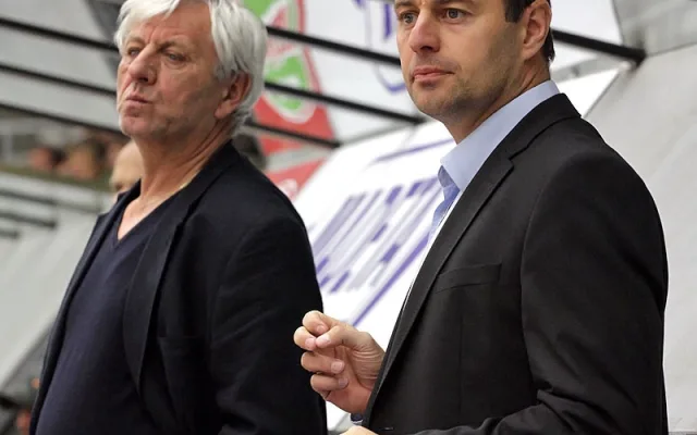Domácí trenéři Radek Bělohlav a Jaroslav Jágr (zprava)