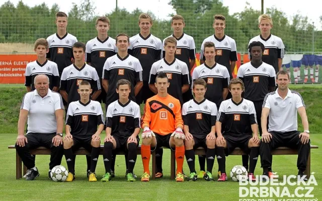 Jiří Vlček (vlevo dole) pořád figuruje v realizačním týmu mužstva U16