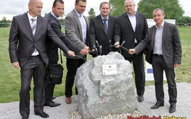 Poklepání na základní kámen druhé etapy výstavby