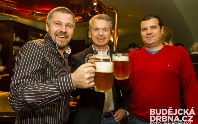 Koňský povoz přivezl do Budějc dubové sudy s nefiltrovaným plzeňským ležákem