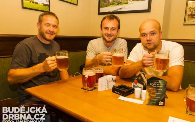 Koňský povoz přivezl do Budějc dubové sudy s nefiltrovaným plzeňským ležákem