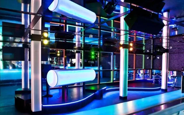 Dance bar Paradox