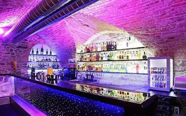 Dance bar Paradox