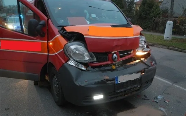 Ranní nehoda na Dobrovodské ulici