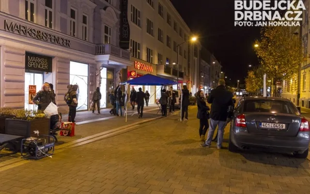 Promítání filmu Pozemšťané na Lannově třídě