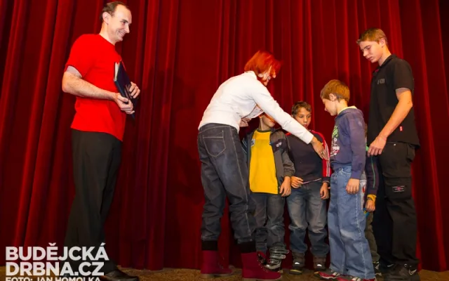 Vyhlášení výsledků 1. kola Malé energetické akademie v Divadle U Kapličky