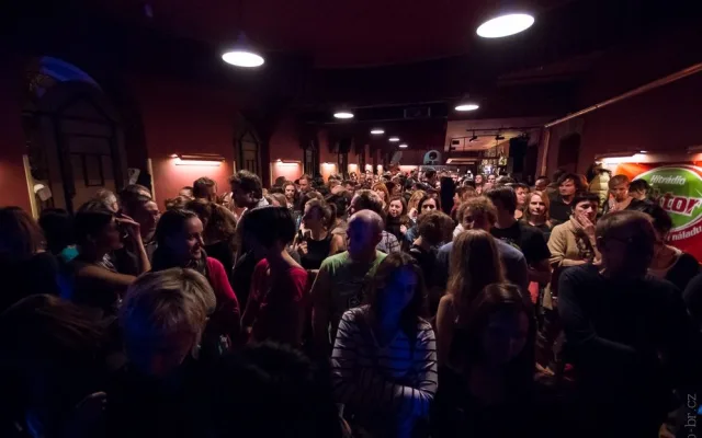Dan Bárta a Illustratosphere v Café klubu Slavie