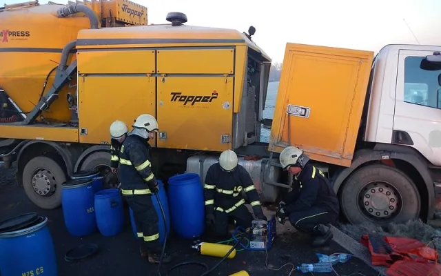 Havarovaný nákladní automobil mezi Dasným a Češnovicemi