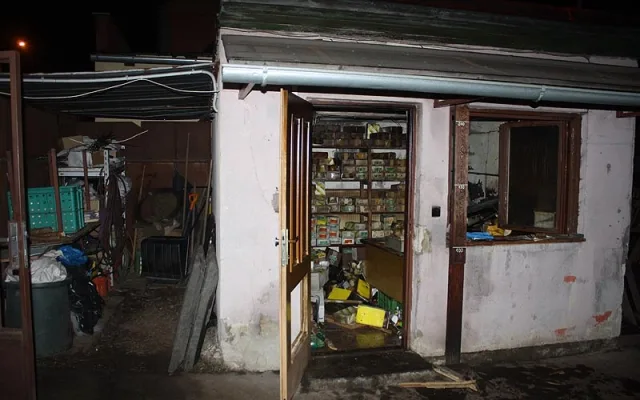 Požár kůlny u rodinného domu v Dobrovodské ulici