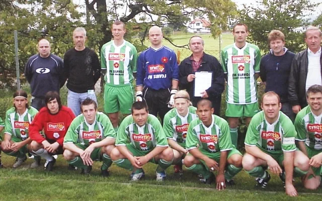 V dresu českokrumlovského A týmu (v dolní řadě čtvrtý zprava)