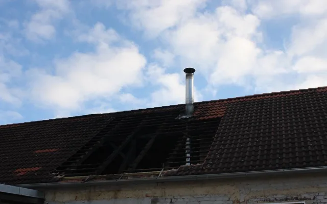 Požár střechy rodinného domu v Libníči