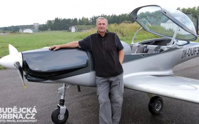 Jiří Zabranský vedle ultralightu Fascination F100