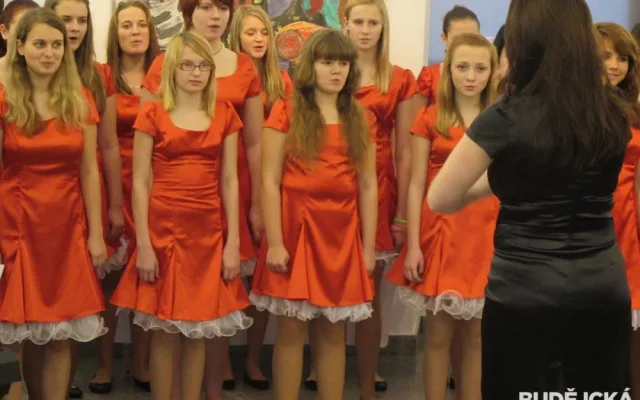 Vernisáž výstavy pořádané k výročí 120 let od založení ZŠ a MŠ J. Š. Baara