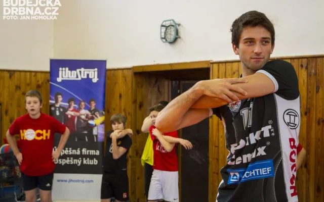Nadšení školáci z Oskarky si zatrénovali s volejbalisty Jihostroje