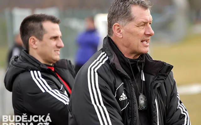 Trenér Dynama Luboš Urban (v popředí) a generální sportovní manažer Martin Vozábal