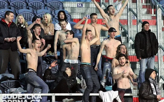 Otužilí fanoušci Dynama
