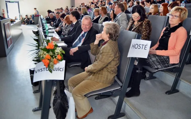 Přednášející ekonomické konference