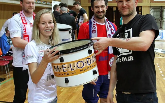 Hana Pavlíčková se zástupcem hudebnin Melodie Voříšek Radimem Píglem
