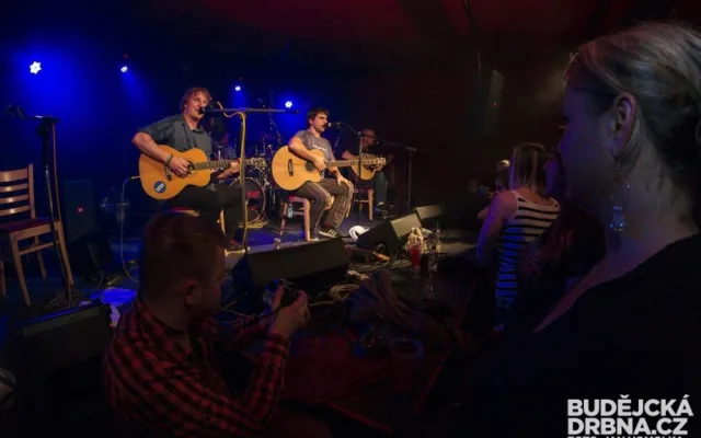 Akustický koncert kapely Wohnout v Café klubu Slavie