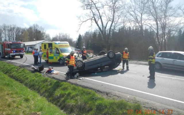 Citroën skončil u Rankova na střeše