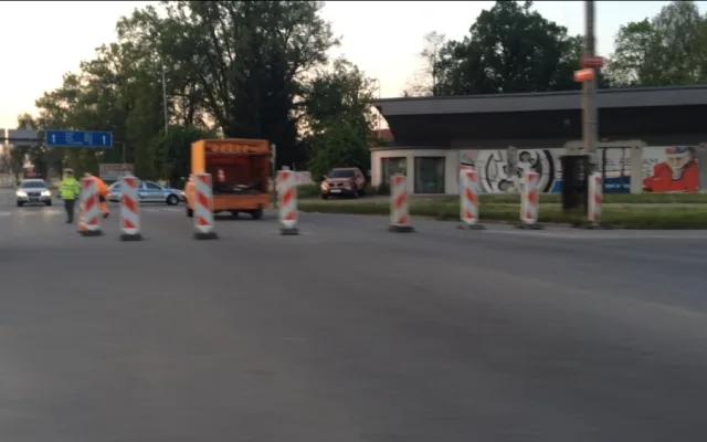 Policie - uzavírka - nehoda u Tesca 2