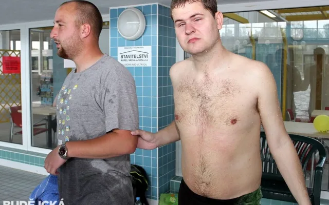 Výuka plavání tělesně postižených plavců