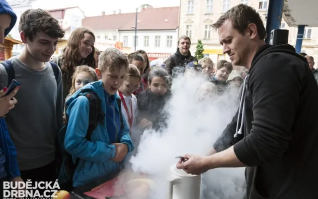 Interaktivní vědecká show Fyzika na Lannovce