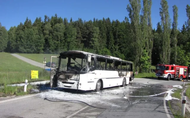 Požár zájezdového autobusu u Libínského Sedla
