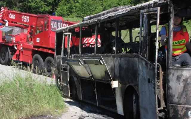 Požár zájezdového autobusu u Libínského Sedla