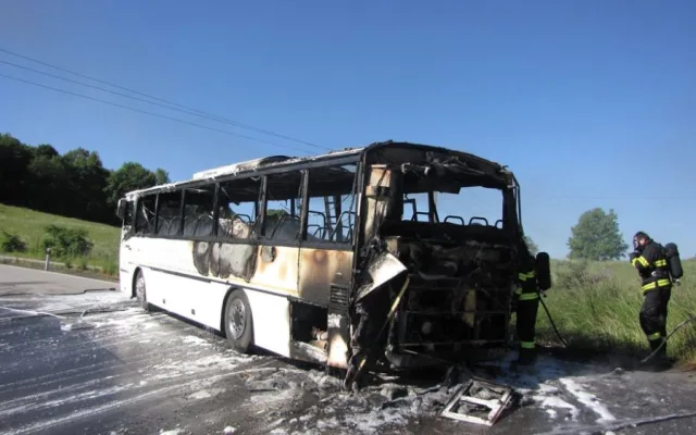 Požár zájezdového autobusu u Libínského Sedla
