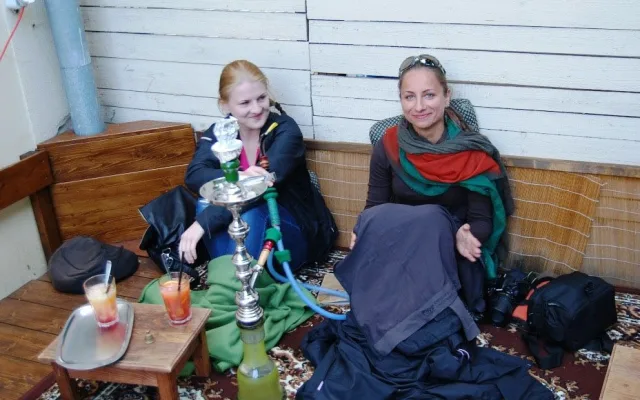 Příjemné bylo posezení v Čajírně a Kafírně u živé hudby